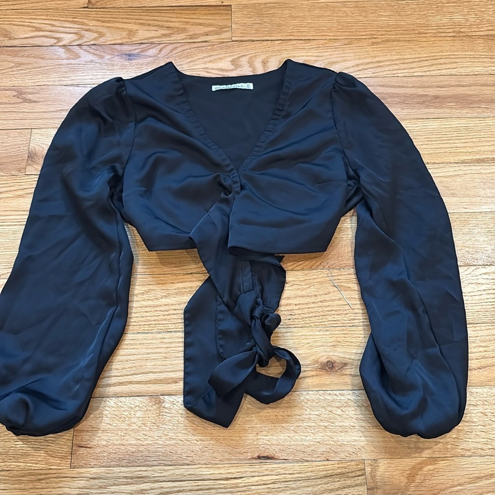 abercrombie and fitch black crop top
